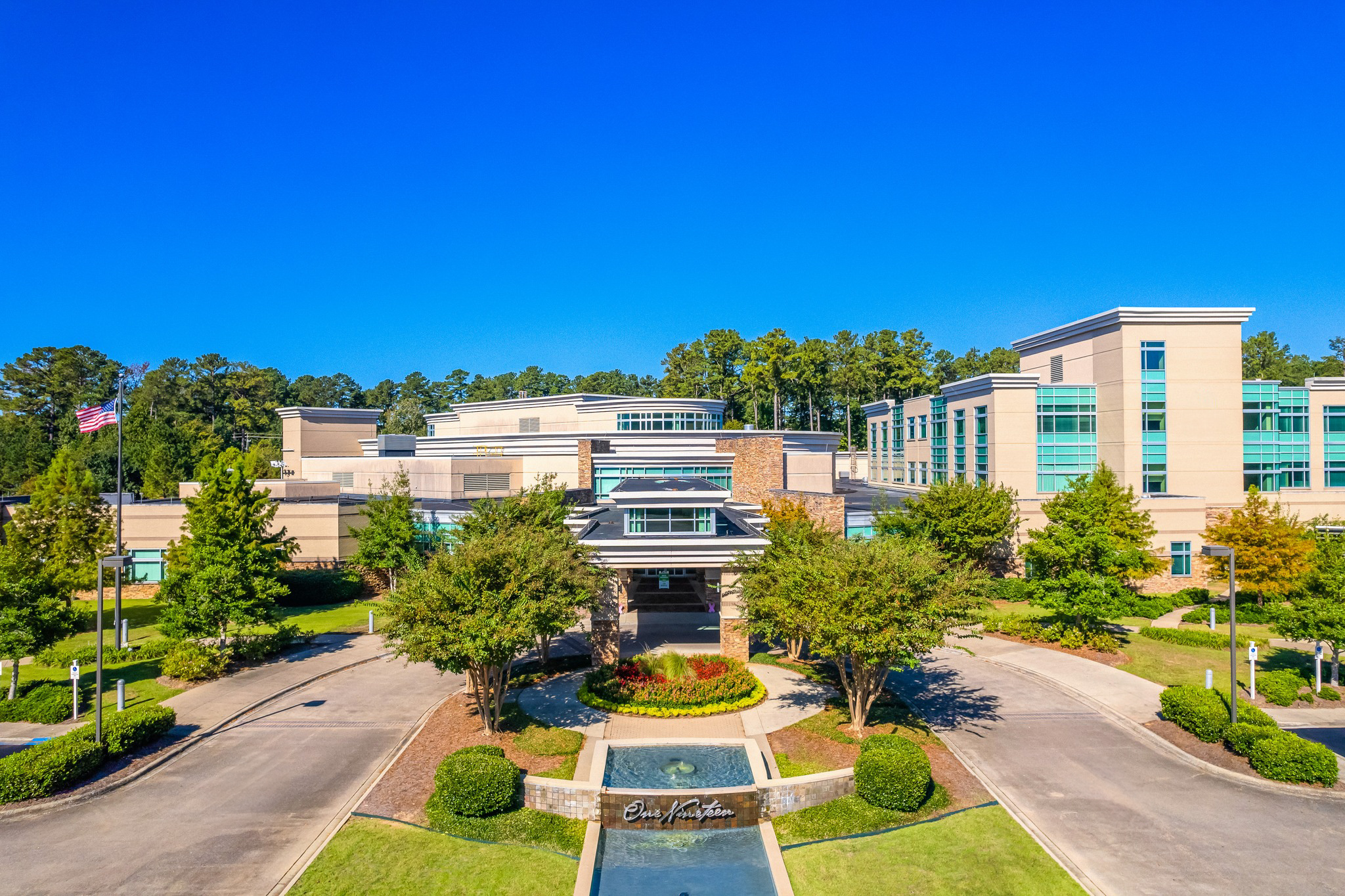 outside of the UAB Medicine St. Vincent's One Nineteen facility. UAB Medicine St. Vincent's One Nineteen provides specialty care, rehabilitation therapy for your recovery, and a fitness center. Our care teams include specialists in heart care, orthopaedics, women’s health, and more.